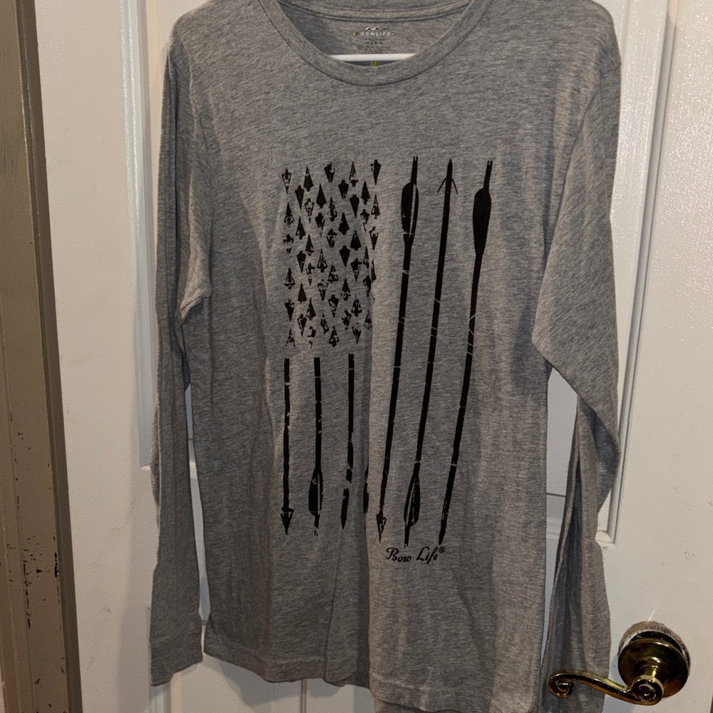 Gray Long Sleeve Shirt with Arrow Design
